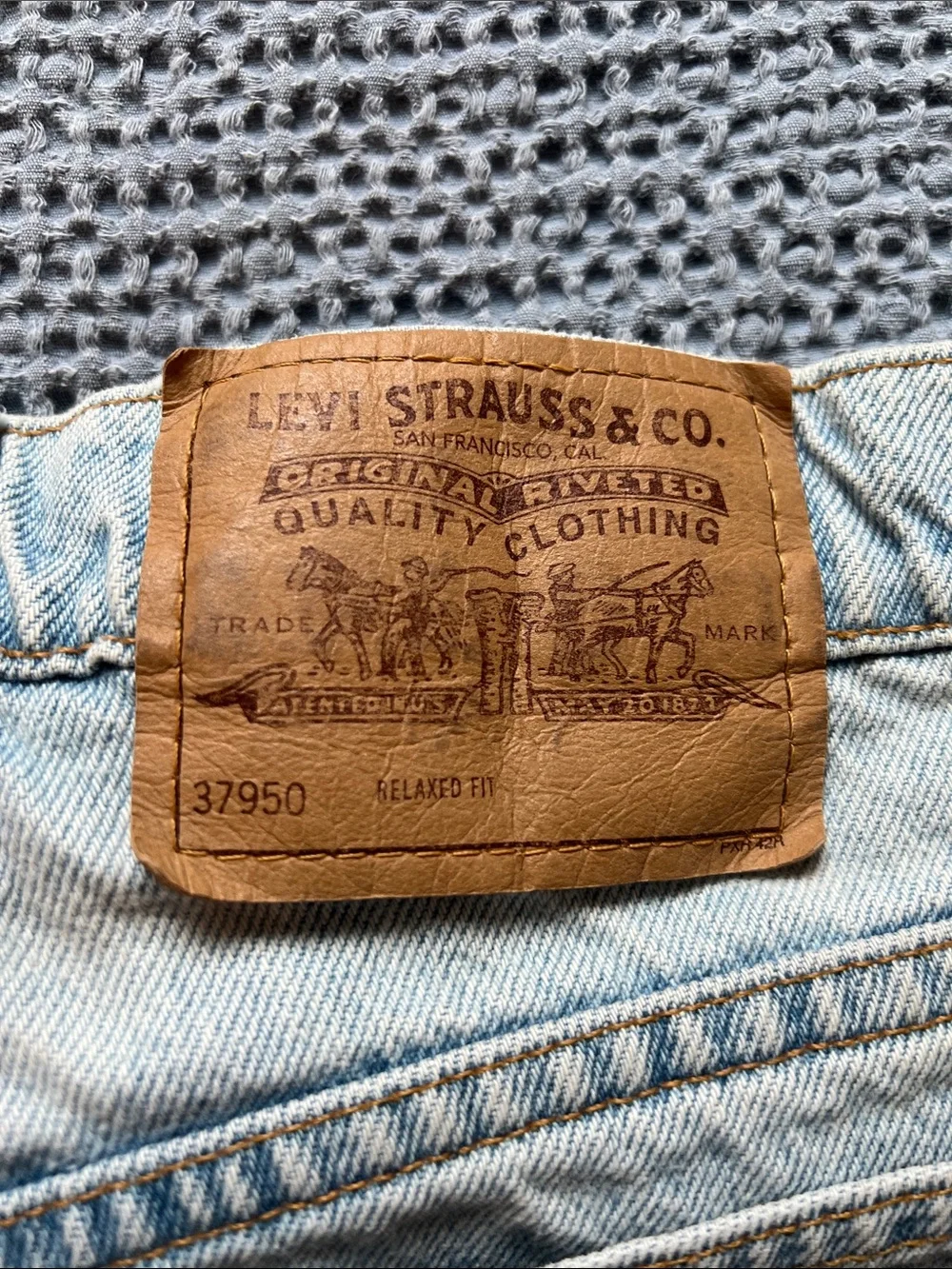 Levi's Light Blue 950 Relaxed Fit Denim Shorts - Picture 5 of 5
